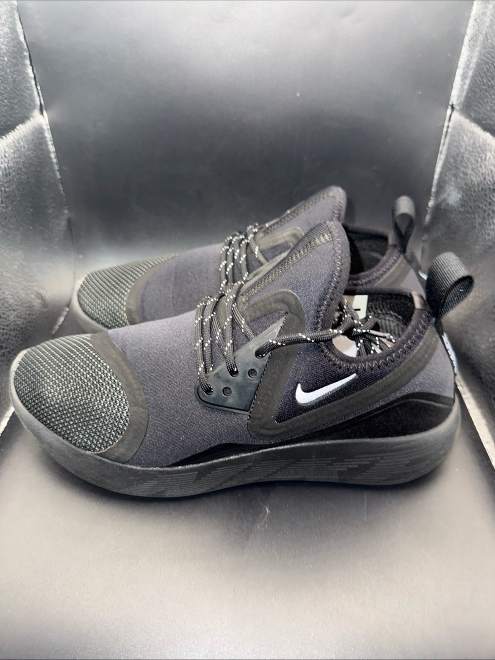 Size 8.5 - Nike Wmns LunarCharge Essential, 923620-001, Clean, W/ OG Box, Great - Picture 2 of 11